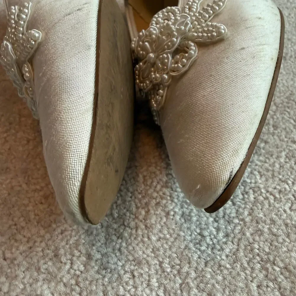VTG Dyeables White Silk Wedding Heel Pumps W. Beaded Pearl Decoration Shoes Sz 8